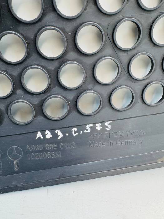 Mercedes Actros MP4 Front Radiator Grille Centre Insert A9608850153 102006651 view 5
