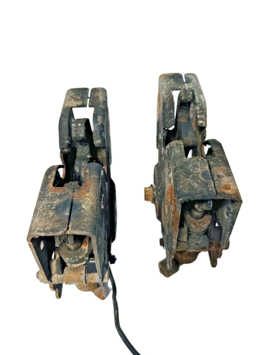 DAF XF106/CF Euro 6 Cabin Tilt Lock Pair 1878677 1878678 Left Right Used view 3