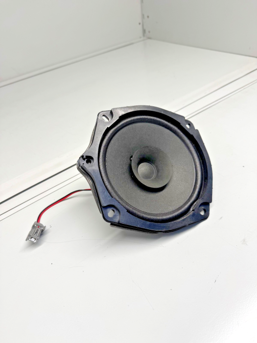 Volvo FH/FM Rear Cab Speaker 8Ω 21268338 23488801 Used view 6