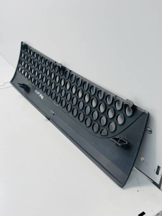 Mercedes Actros MP4/MP5 Lower Right Grille Step Trim A9608852684 A9608831801 view 6