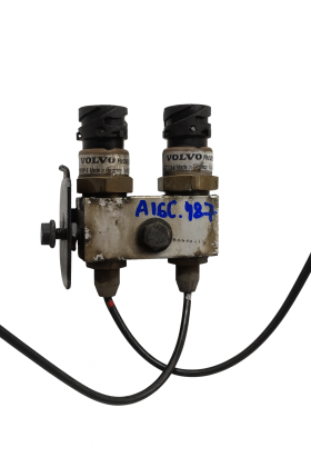 Volvo FH/FM Air Pressure Sensor Pair 20829689 23914 20528336 With Bracket Used