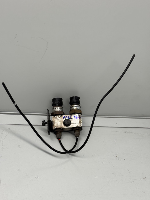 Volvo FH/FM Air Pressure Sensor Pair 20829689 23914 20528336 With Bracket Used