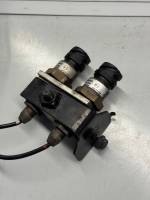 Volvo FH/FM Air Pressure Sensor Pair 20829689 23914 20528336 With Bracket Used view 5