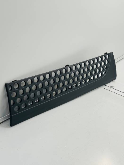 Mercedes Actros MP4/MP5 Lower Left Grille Step Trim A9608852584 102006651 Used view 5