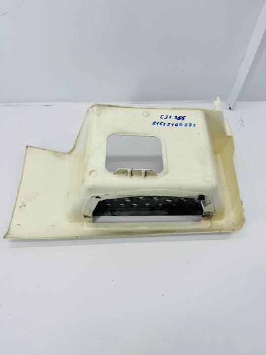 MAN TGX/TGA Lower Left Step Housing Stepwell 81.61510-0371 81615100371 Euro 6 view 4