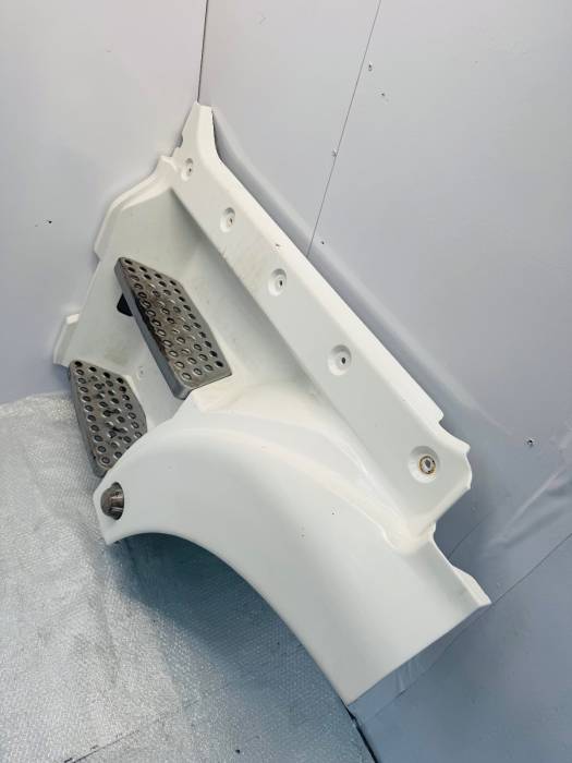 MAN TGX TGA LH Cab Step Wheel Arch Panel 81615100921 81615100545 81615100549 view 4