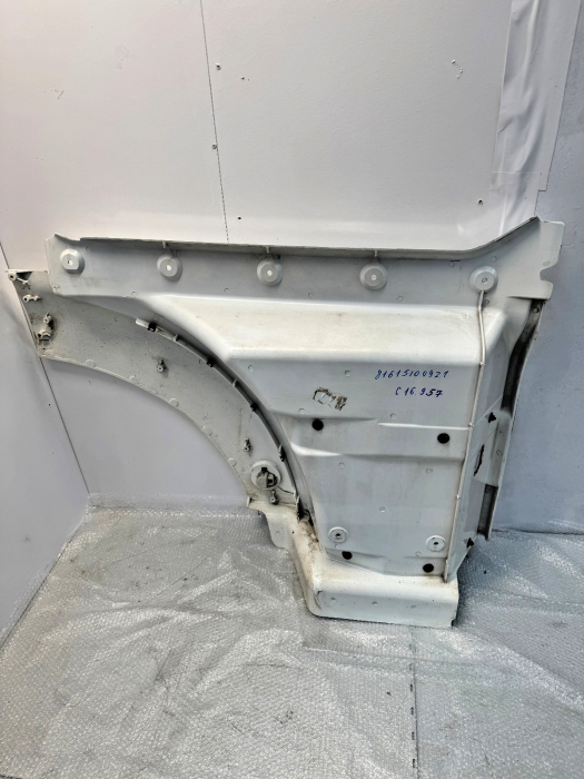 MAN TGX TGA LH Cab Step Wheel Arch Panel 81615100921 81615100545 81615100549 view 5