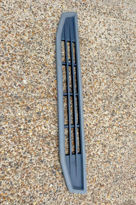 Volvo FH4 Upper Grille Step Plate 82208512 82220161 82180491 Euro 6 Used view 4