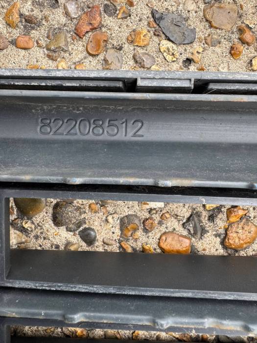 Volvo FH4 Upper Grille Step Plate 82208512 82220161 82180491 Euro 6 Used view 6