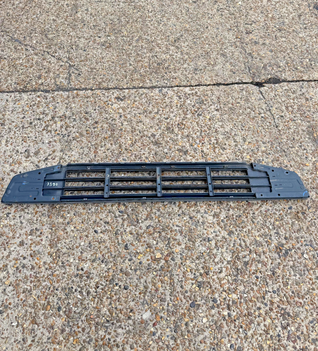 Volvo FH4 Upper Grille Step Plate 82208512 82220161 82180491 Euro 6 Used view 7