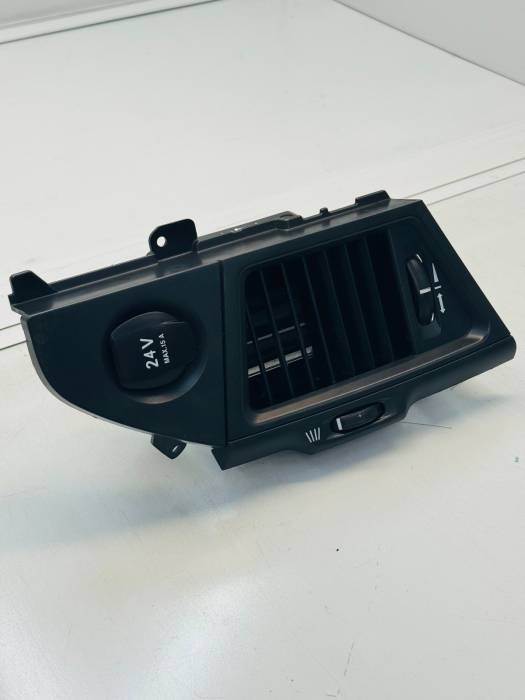 Mercedes Actros MP4 Dashboard Air Vent Centre Left A9608300454 24V Used view 6