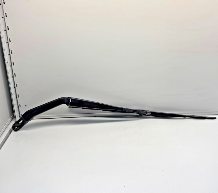 MAN TGX Euro 6 Wiper Arm Valeo W000031688 81264306082 81264406035 RH Front Used view 3