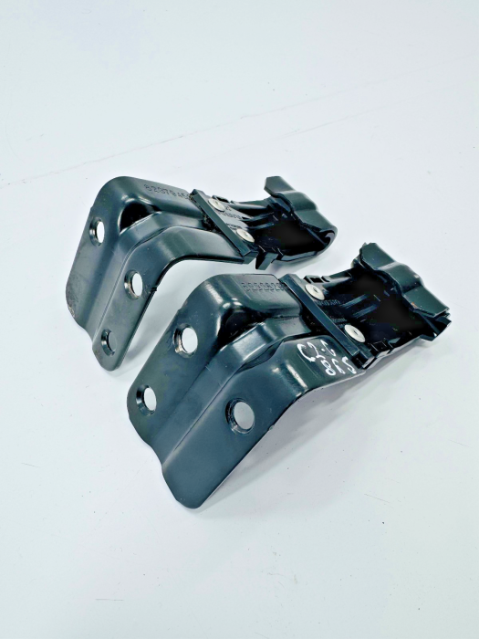 Volvo FH4 Bed Hinge Pair Left Right 82328296 82379452 Euro 6 Used view 3