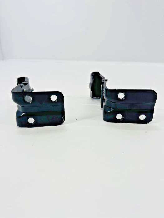 Volvo FH4 Bed Hinge Pair Left Right 82328296 82379452 Euro 6 Used view 4