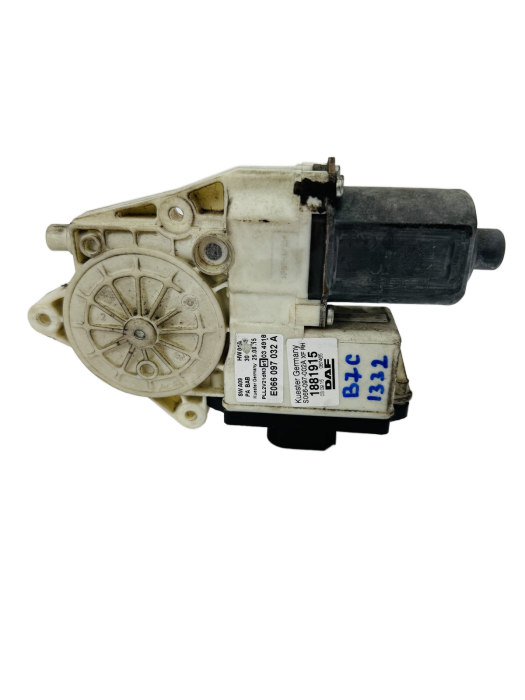 DAF XF106 Right Front Window Regulator Motor 1881915 E066097032A Euro 6 Used view 6