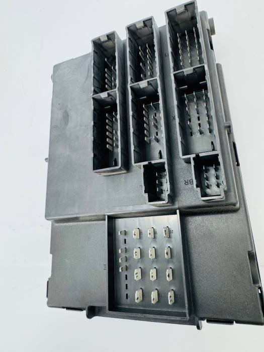 MAN TGX/TGS ZBR2 Body Control ECU 81258067113 4462100070 81258067079 81258067096 view 4