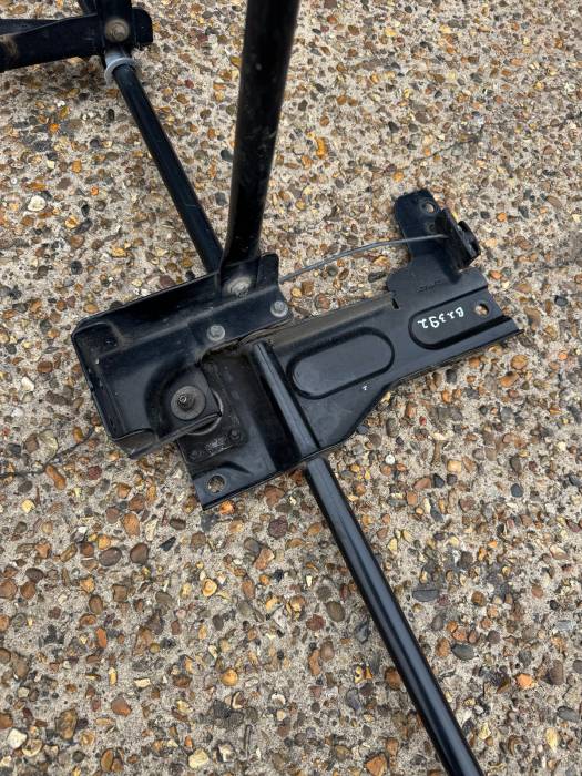 Volvo FH4 Side Fender Hinge Kit LH 82211420 Euro 6 Genuine Used view 4