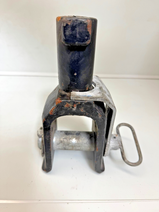 Volvo Towing Brace / Tow Hook 1629389 20583303 20442050 1629391 Euro 6 Used view 6