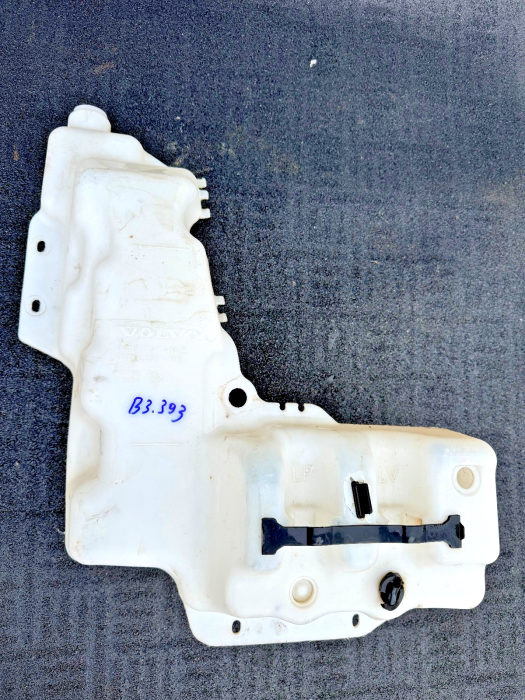 Volvo FH4/FM4 Windscreen Washer Reservoir 84092257 84092259 84024488 Used view 3
