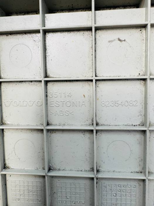 Volvo FH4/FH5 Interior Dashboard Upper Shelf 82354082 82354079 Beige OEM Used view 5