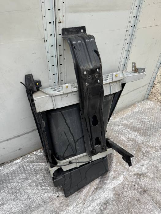 Volvo FH4/FM4 Right Step Plate Assembly RH 82151654 82151656 82141521 82355197 view 6