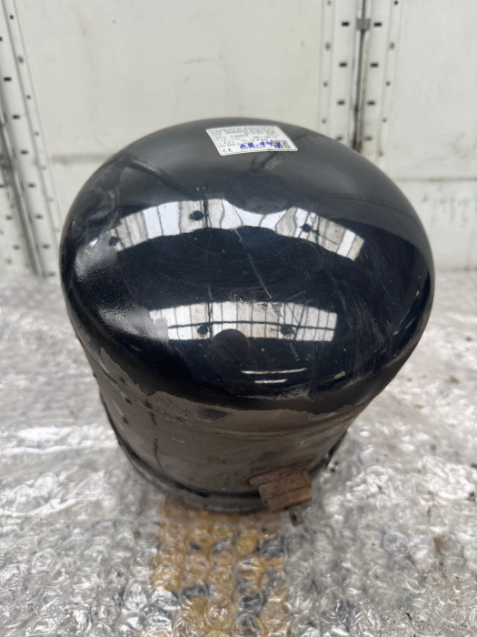 MAN TGA/TGL/TGS/TGX 81514016016 81.51401-6016 Air Tank 8L 12.5bar M22x1.5 Used