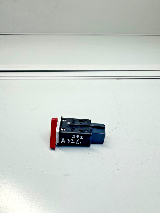 MAN TGX/TGS Hazard Light Switch 8125503 81.25503-0368/6963 (8125503) Used view 5