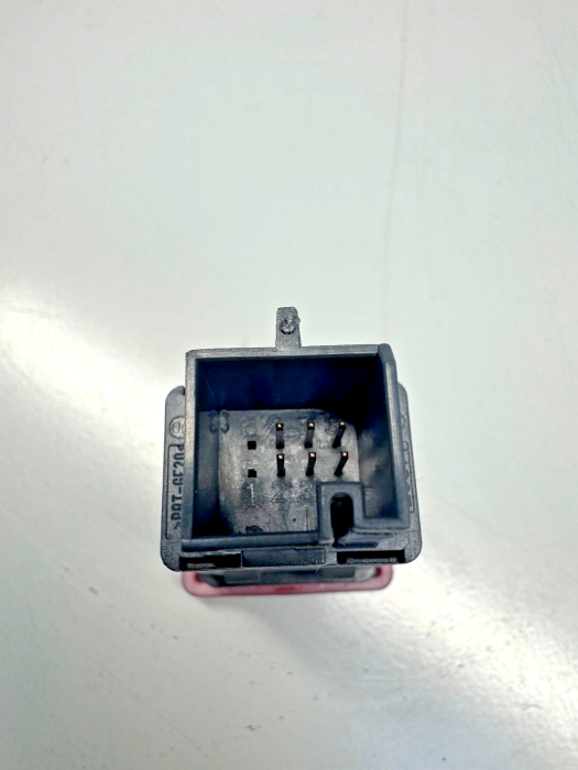 MAN TGX/TGS Hazard Light Switch 8125503 81.25503-0368/6963 (8125503) Used view 6