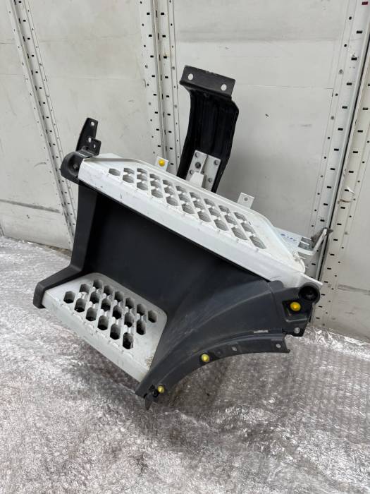 Volvo FH4/FM/FMX Left Step Plate Assembly 82142327 82136982 82142329 82144986 LH view 4