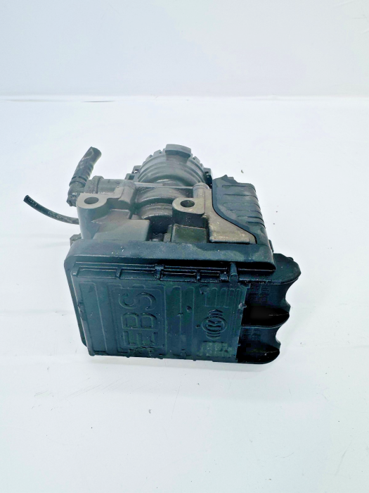 MAN TGX/TGS Front Axle EBS Modulator Valve 81521066067 K050211 81.52106-6067/004 view 6