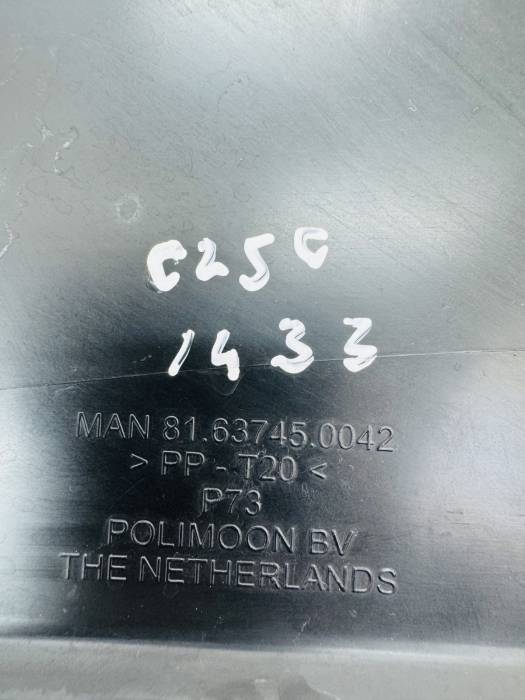 MAN TGX/TGS Right Panelling 81.63745-0042 81637450042 Used view 3
