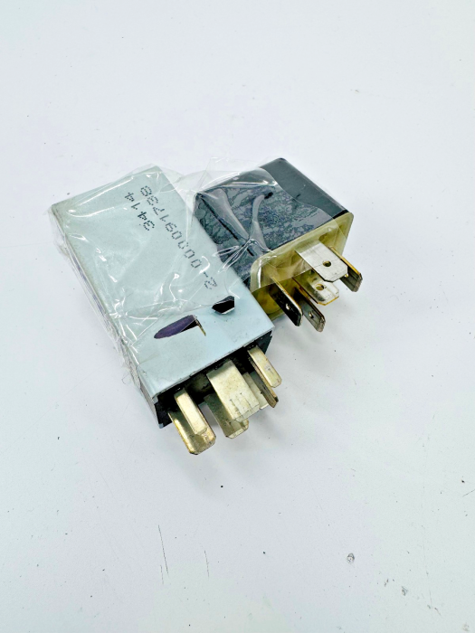 MAN TGS/TGX Load Relay 24V 8125902052 81.25902-0521 V23234-C0004-X021 Euro 5/6 view 7