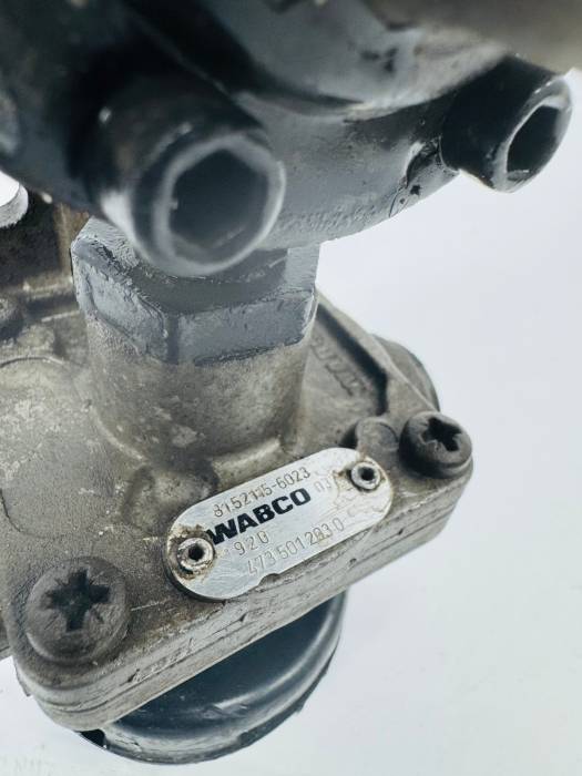 MAN TGA/TGM/TGS/TGX Quick Release Valve Wabco 4735012030 81521156023 Chassis view 5