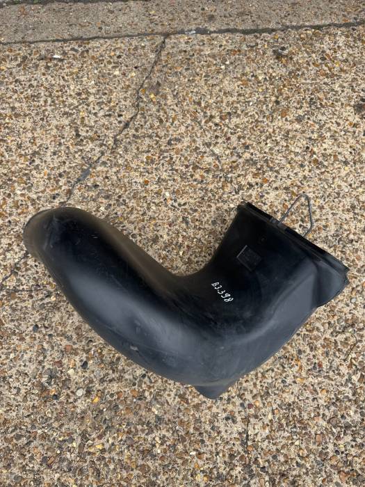 Volvo FH4/FH5 Air Intake Connection Pipe 21627374 7421627374 21627376 Used view 5