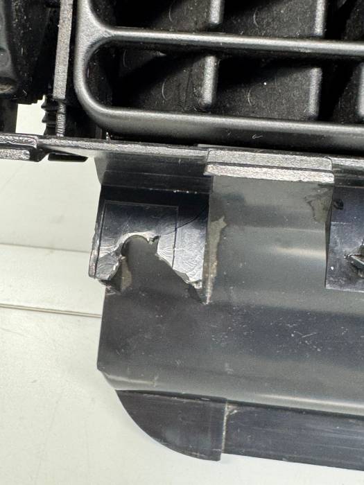 DAF XF106 Euro 6 Centre Dash Air Deflector Vents 1308808 Twin Outlet Used view 4