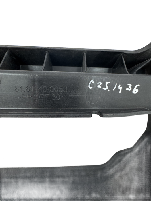 MAN TGX Euro 6 Front Bumper Centre Grille Trim 81611400053 81.61140-0053 Used view 3