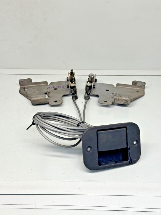 DAF XF106 Front Grille Locks Set 1835771 1835772 1997220 with Cables Euro 6 Used view 6