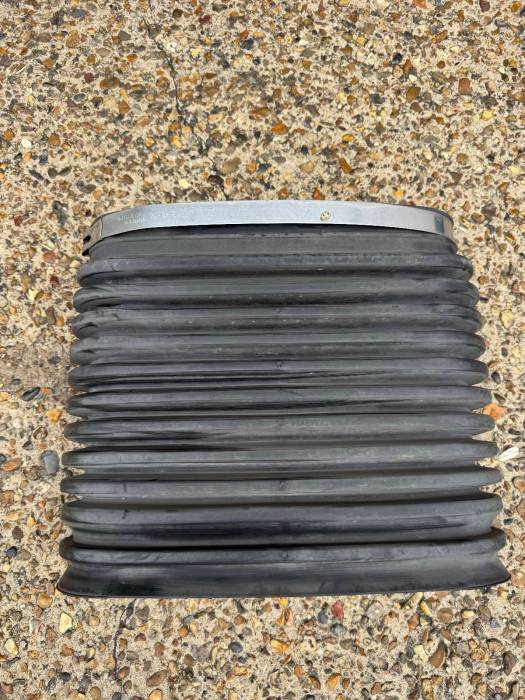 Volvo FH/FM Air Filter Bellow 21288835 1676687 7421288835 Euro 5/6 Used view 3