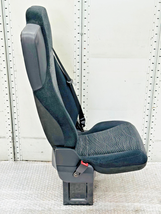 Mercedes Actros MP4 Passenger Seat ISRI A9609104203 ISRINGHAUSEN Euro 6 Used view 2
