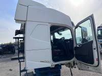 Volvo FH4 cab (2013-on) With Parts – Doors/Dash/Interior As Pictured – Used view 3