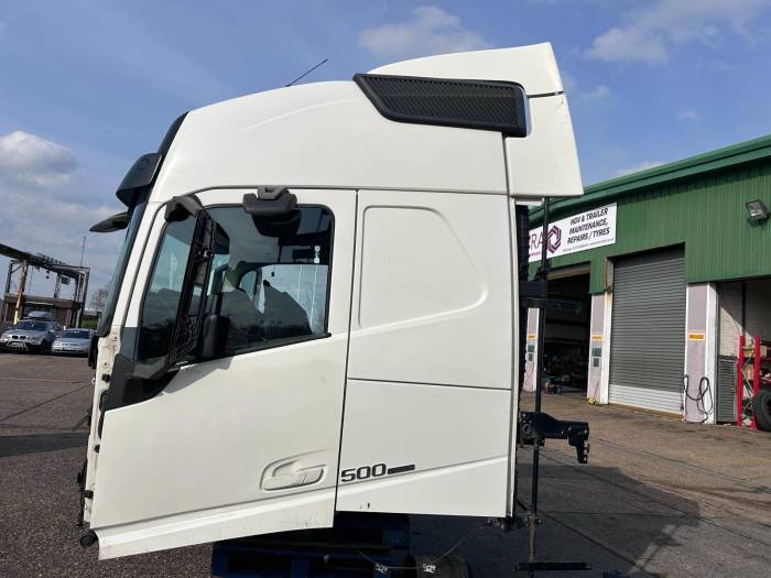 Volvo FH4 cab (2013-on) With Parts – Doors/Dash/Interior As Pictured – Used view 7
