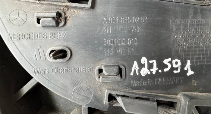 Mercedes Actros MP4/MP5 Centre Grille Panel A9618850253 A9618850053 Front Euro 6 view 6