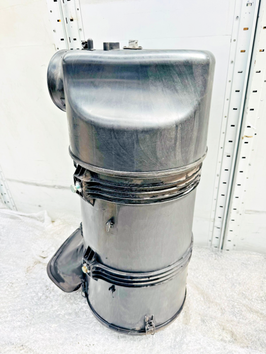 MAN TGX/TGS  Air Filter Housing 81084006070 81084050021 Euro 6 Used OEM view 5