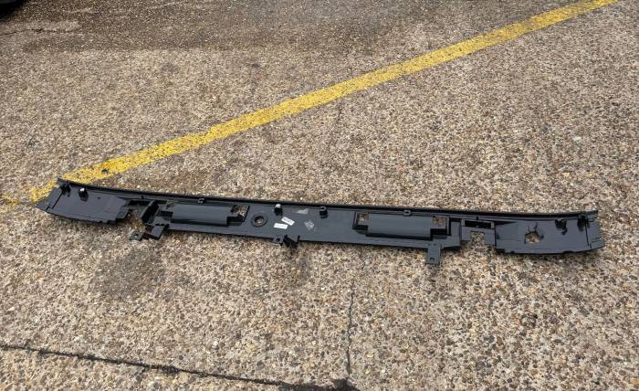 Volvo FH4/FM4 Windscreen Wiper Panel Centre RHD 84055528 82871726 Euro 6 Used view 7