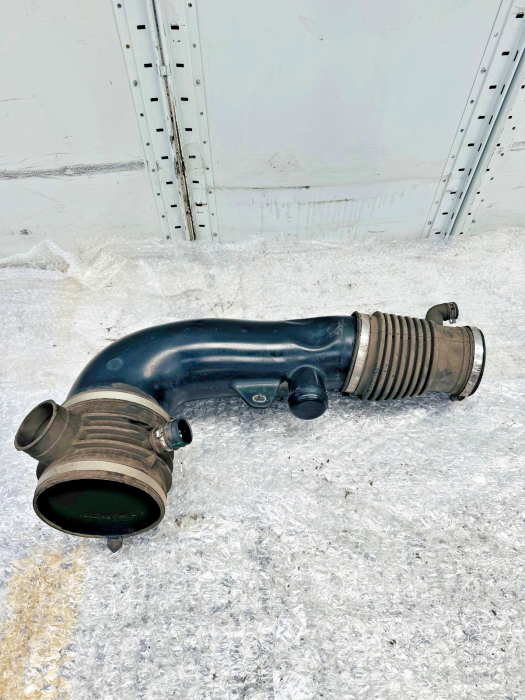 MAN TGS Air Intake Pipe Hose 81082010631 81.08201-0631 Original Used OEM view 2