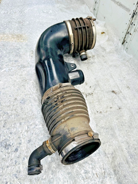 MAN TGS Air Intake Pipe Hose 81082010631 81.08201-0631 Original Used OEM view 4