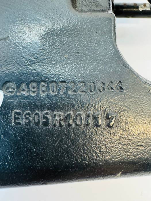 Mercedes Actros MP4 Lower Door Hinge Right A9607220344 A0007201837 Used view 5