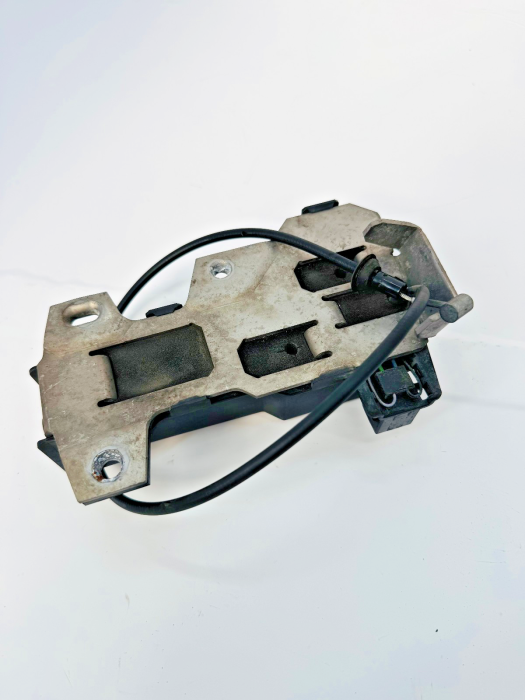 Volvo FH4/FM4 Bonnet Grille Lock Kit 82208559 Front Euro 6 Used view 6