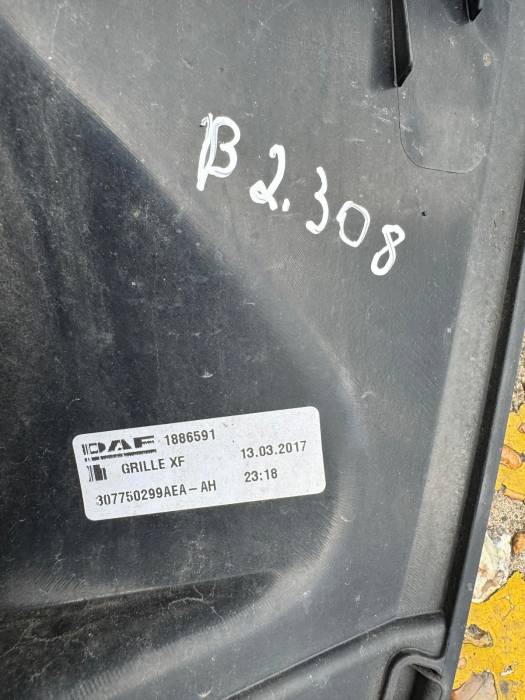 DAF XF106 Radiator Lower Grille 1886591 2046502 2048272 OEM Euro 6 Used view 7