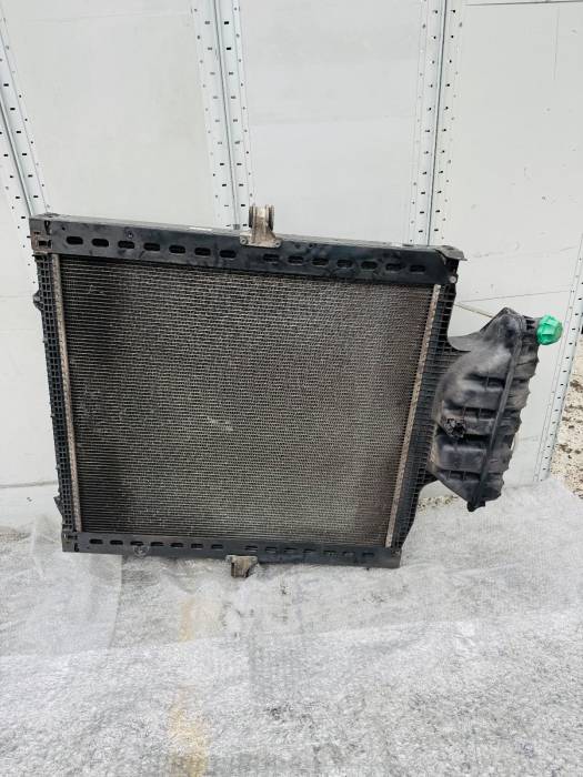 MAN TGX Engine Cooling Radiator Assembly Behr 81061016809 81.06101-6809 OEM Used view 3